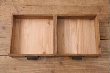 昭和初期の戸棚をリペア&カスタム!建具はダイヤガラスに入れ替え。引き手、取っ手を取り替え。現状に近しい色味に着色し仕上げ。(収納棚、本棚、キャビネット)