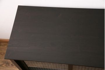 大正期の関東水屋箪笥をリペア&カスタム!左上戸内に棚板を追加し、背面穴開け加工。ヒノキ無垢材の天板を取り付け。板戸を麻の葉模様ガラスに入れ替え。本体は濃い茶色、引き出し前板は明るめの茶色に着色し仕上げ。(収納棚、戸棚、食器棚)