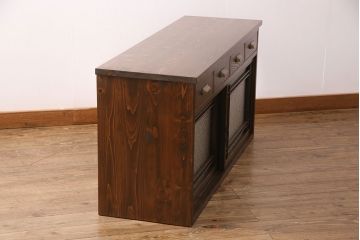 昭和初期のリビングボードをリペア&カスタム!鉄脚を取り外し、建具のガラスをダイヤガラスに入れ替え。(収納棚、戸棚、サイドボード)
