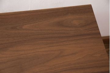 ミシンの鉄脚をリペア&カスタム!ウォールナット材の天板を取り付け、ミシンテーブルにリメイク。鉄脚はくすんだライトブルーにペイント仕上げ。(カフェテーブル、コーヒーテーブル、コンソールテーブル、サイドテーブル)