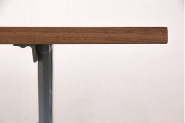 ミシンの鉄脚をリペア&カスタム!ウォールナット材の天板を取り付け、ミシンテーブルにリメイク。鉄脚はくすんだライトブルーにペイント仕上げ。(カフェテーブル、コーヒーテーブル、コンソールテーブル、サイドテーブル)