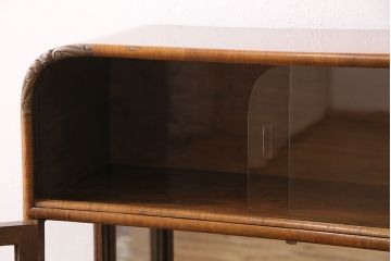 イギリスアンティークのキャビネットをリペア&カスタム!底板は張地を撤去。1トーン落ち着いた色味に着色し仕上げ。(ショーケース、飾り棚)