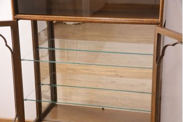 イギリスアンティークのキャビネットをリペア&カスタム!底板は張地を撤去。1トーン落ち着いた色味に着色し仕上げ。(ショーケース、飾り棚)
