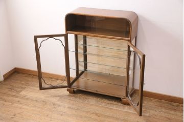 イギリスアンティークのキャビネットをリペア&カスタム!底板は張地を撤去。1トーン落ち着いた色味に着色し仕上げ。(ショーケース、飾り棚)
