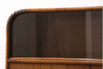 イギリスアンティークのキャビネットをリペア&カスタム!底板は張地を撤去。1トーン落ち着いた色味に着色し仕上げ。(ショーケース、飾り棚)
