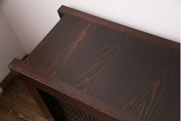 明治期の水屋箪笥・上段をリペア&カスタム!高さと奥行きをリサイズ。建具の金網をクリアガラスに変更。可動式の棚板を設置。天板を取り付け。(食器棚、収納棚、戸棚)