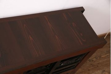 明治期の水屋箪笥・上段をリペア&カスタム!高さと奥行きをリサイズ。建具の金網をクリアガラスに変更。可動式の棚板を設置。天板を取り付け。(食器棚、収納棚、戸棚)