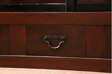 明治期の水屋箪笥・上段をリペア&カスタム!高さと奥行きをリサイズ。建具の金網をクリアガラスに変更。可動式の棚板を設置。天板を取り付け。(食器棚、収納棚、戸棚)