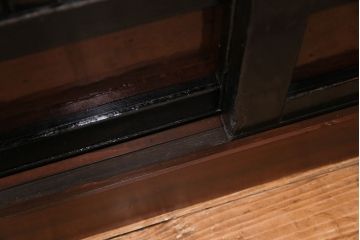 明治期の水屋箪笥・下段をリペア&カスタム!幅と奥行きをリサイズし。引き出しを新たに製作。可動式の棚板を設置。天板を取り付け。(食器棚、収納棚、戸棚)