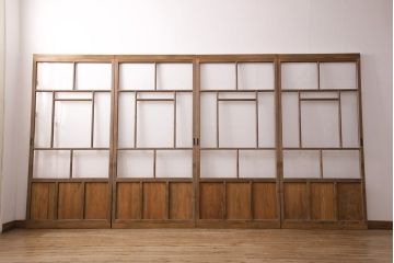 昭和初期のガラス戸4枚をリペア&カスタム!設置場所に合わせてリサイズ。引手と戸車を取り付け。クリアガラス、ダイヤガラス、ゆらゆらガラス、変わり花菱模様ガラスに差し替え。クリアワックス仕上げ。戸枠を新たに製作。(引き戸、建具)