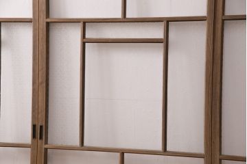 昭和初期のガラス戸4枚をリペア&カスタム!設置場所に合わせてリサイズ。引手と戸車を取り付け。クリアガラス、ダイヤガラス、ゆらゆらガラス、変わり花菱模様ガラスに差し替え。クリアワックス仕上げ。戸枠を新たに製作。(引き戸、建具)