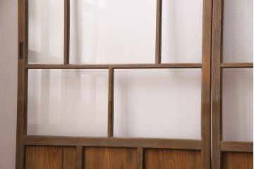 昭和初期のガラス戸4枚をリペア&カスタム!設置場所に合わせてリサイズ。引手と戸車を取り付け。クリアガラス、ダイヤガラス、ゆらゆらガラス、変わり花菱模様ガラスに差し替え。クリアワックス仕上げ。戸枠を新たに製作。(引き戸、建具)
