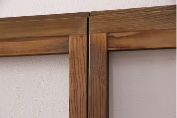 昭和初期のガラス戸4枚をリペア&カスタム!設置場所に合わせてリサイズ。引手と戸車を取り付け。クリアガラス、ダイヤガラス、ゆらゆらガラス、変わり花菱模様ガラスに差し替え。クリアワックス仕上げ。戸枠を新たに製作。(引き戸、建具)
