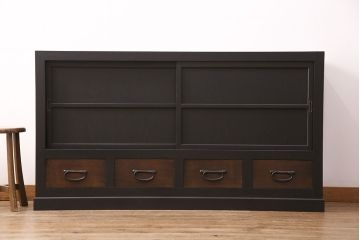 昭和初期のキャビネットをリペア&カスタム!高さをリサイズ。ガラス戸をオーク材天然木突板に変更。内部は棚板1枚を取り付け。引き出し以外をマットブラックにペイント仕上げ。(収納棚、戸棚、サイドボード)