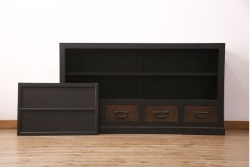 昭和初期のキャビネットをリペア&カスタム!高さをリサイズ。ガラス戸をオーク材天然木突板に変更。内部は棚板1枚を取り付け。引き出し以外をマットブラックにペイント仕上げ。(収納棚、戸棚、サイドボード)