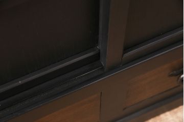 昭和初期のキャビネットをリペア&カスタム!高さをリサイズ。ガラス戸をオーク材天然木突板に変更。内部は棚板1枚を取り付け。引き出し以外をマットブラックにペイント仕上げ。(収納棚、戸棚、サイドボード)