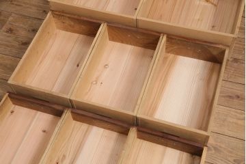 大正期の関東水屋箪笥をリペア&カスタム!建具はガラス戸に変更。下段の小引き出し等は取り外し、リデザイン。可動式の棚板を新たに製作。かぶせタイプの取っ手をを取り付け。(食器棚、収納棚、キャビネット)