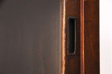 大正期の関東水屋箪笥をリペア&カスタム!建具はガラス戸に変更。下段の小引き出し等は取り外し、リデザイン。可動式の棚板を新たに製作。かぶせタイプの取っ手をを取り付け。(食器棚、収納棚、キャビネット)