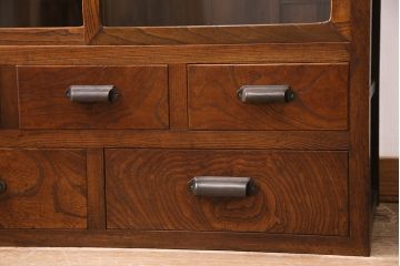 大正期の関東水屋箪笥をリペア&カスタム!建具はガラス戸に変更。下段の小引き出し等は取り外し、リデザイン。可動式の棚板を新たに製作。かぶせタイプの取っ手をを取り付け。(食器棚、収納棚、キャビネット)