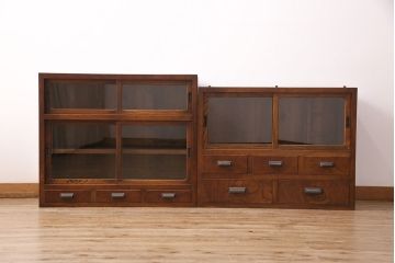 大正期の関東水屋箪笥をリペア&カスタム!建具はガラス戸に変更。下段の小引き出し等は取り外し、リデザイン。可動式の棚板を新たに製作。かぶせタイプの取っ手をを取り付け。(食器棚、収納棚、キャビネット)