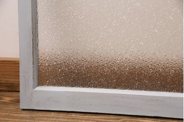 昭和期のガラス戸2枚をリペア&カスタム!設置場所に合わせてリサイズ。丸型戸車を取り付け。現状の色味に合わせてペイント仕上げ。(引き戸、建具)