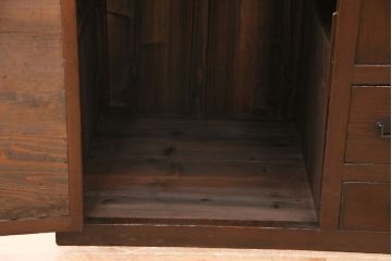 明治期の階段箪笥をリペア&カスタム!可動部の調整。背板など傷んだ箇所を張り替え。極めて黒に近い茶色に着色し仕上げ。(収納棚、時代箪笥、和タンス)