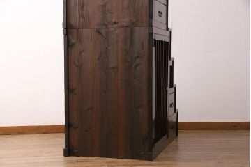 明治期の階段箪笥をリペア&カスタム!可動部の調整。背板など傷んだ箇所を張り替え。極めて黒に近い茶色に着色し仕上げ。(収納棚、時代箪笥、和タンス)