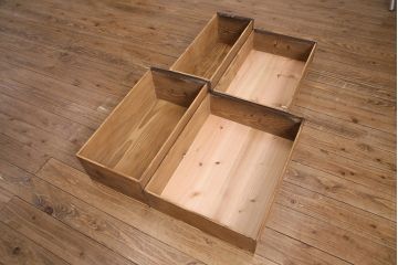 明治期の階段箪笥をリペア&カスタム!可動部の調整。背板など傷んだ箇所を張り替え。極めて黒に近い茶色に着色し仕上げ。(収納棚、時代箪笥、和タンス)
