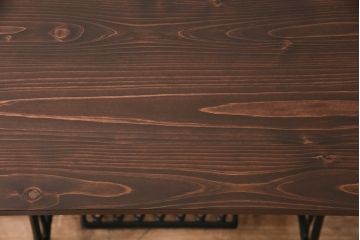 シンガーミシンの鉄脚をリペア&カスタム!天板を取り付け、ミシンテーブルにリメイク。天板は濃い茶色、鉄脚は黒色に着色し仕上げ。(ミシン台、カフェテーブル)