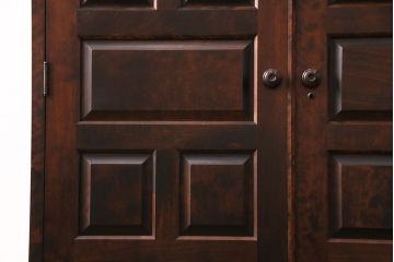 北海道民芸家具のワードローブをリペア&カスタム!可動式の棚板を設置して収納棚にリメイク。木製脚を取り付け。(キャビネット、戸棚、下駄箱)