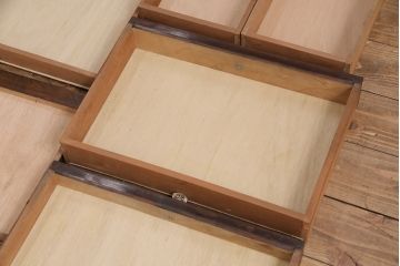 医療用キャビネットをリペア&カスタム!欠損した取っ手は近しいものを取り付け。キャスターは真鍮製に交換。背板の色味に合わせて着色し仕上げ。(デンタルケース、デンタルキャビネット、ケビント、収納棚、サイドキャビネット)