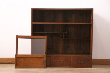 戸棚をリペア&カスタム!建具のガラスを透明アクリルに変更。1トーン落ち着いた色味に着色し仕上げ。(収納棚、茶棚、茶箪笥)