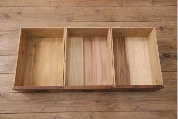 戸棚をリペア&カスタム!建具のガラスを透明アクリルに変更。1トーン落ち着いた色味に着色し仕上げ。(収納棚、茶棚、茶箪笥)
