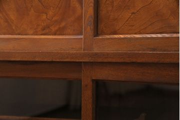 戸棚をリペア&カスタム!建具のガラスを透明アクリルに変更。1トーン落ち着いた色味に着色し仕上げ。(収納棚、茶棚、茶箪笥)