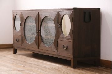 箪笥ローボードをリペア&カスタム!木製脚、取っ手を取り付け。建具3枚は結霜ガラス、1枚はミラーを組み入れ。背面穴開け加工。濃い茶色で着色し仕上げ。(丸窓、リビングボード、収納棚、戸棚)