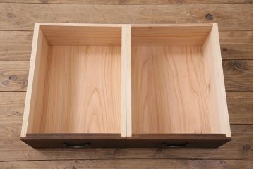 箪笥ローボードをリペア&カスタム!木製脚、取っ手を取り付け。建具3枚は結霜ガラス、1枚はミラーを組み入れ。背面穴開け加工。濃い茶色で着色し仕上げ。(丸窓、リビングボード、収納棚、戸棚)