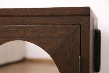 箪笥ローボードをリペア&カスタム!木製脚、取っ手を取り付け。建具3枚は結霜ガラス、1枚はミラーを組み入れ。背面穴開け加工。濃い茶色で着色し仕上げ。(丸窓、リビングボード、収納棚、戸棚)
