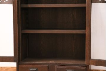 大正期の戸棚をリペア&カスタム!可動式の棚板を設置。建具にクリアガラスをはめ込み。1トーン落ち着いた色味に着色し仕上げ。(本箱、収納棚)