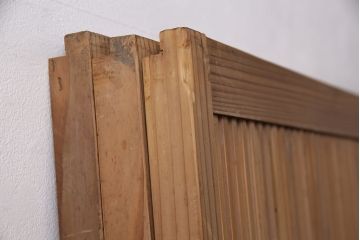 昭和初期の格子戸3枚をリペア&カスタム!裏障子をプラスチック障子に張り替え。引手を取り付け。(引き戸、障子戸、建具)