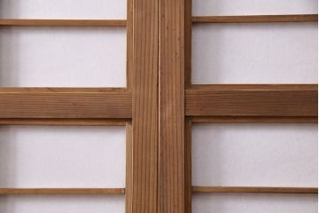昭和初期の格子戸3枚をリペア&カスタム!裏障子をプラスチック障子に張り替え。引手を取り付け。(引き戸、障子戸、建具)