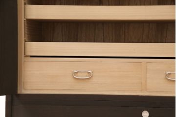 加茂桐箪笥をリペア&カスタム!高品質リペアを施し、濃い茶色で着色し仕上げ。(総桐たんす、和タンス、着物箪笥、衣装箪笥)