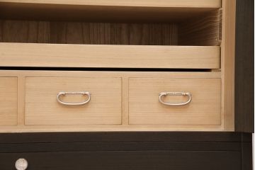 加茂桐箪笥をリペア&カスタム!高品質リペアを施し、濃い茶色で着色し仕上げ。(総桐たんす、和タンス、着物箪笥、衣装箪笥)