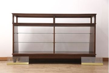 木製ガラスケースの見た目を変えずに綺麗にリペア!傷の補修を行い、ワックス仕上げ。(ショーケース、陳列棚)