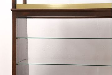 木製ガラスケースの見た目を変えずに綺麗にリペア!傷の補修を行い、ワックス仕上げ。(ショーケース、陳列棚)