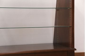 木製ガラスケースの見た目を変えずに綺麗にリペア!傷の補修を行い、ワックス仕上げ。(ショーケース、陳列棚)