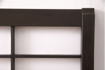障子戸2枚をリペア&カスタム!設置場所に合わせてリサイズ。ガラスをすりガラスに変更し、障子はプラスチック障子に張り替え。濃い茶色で着色し仕上げ。(引き戸、建具)