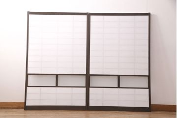 障子戸2枚をリペア&カスタム!設置場所に合わせてリサイズ。ガラスをすりガラスに変更し、障子はプラスチック障子に張り替え。濃い茶色で着色し仕上げ。(引き戸、建具)