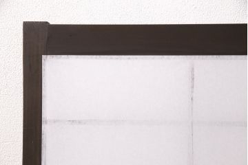 障子戸2枚をリペア&カスタム!設置場所に合わせてリサイズ。ガラスをすりガラスに変更し、障子はプラスチック障子に張り替え。濃い茶色で着色し仕上げ。(引き戸、建具)