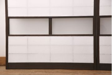 障子戸2枚をリペア&カスタム!設置場所に合わせてリサイズ。ガラスをすりガラスに変更し、障子はプラスチック障子に張り替え。濃い茶色で着色し仕上げ。(引き戸、建具)