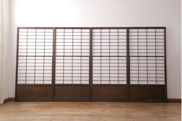 雪見障子戸4枚をリペア&カスタム!設置場所に合わせてリサイズ。設置場所に合わせてリサイズ。可動部分は開けた状態で固定できるように加工。障子はプラスチック障子に張り替え。濃い茶色で着色し仕上げ。(引き戸、擦り上げ障子戸、擦上障子戸、建具)